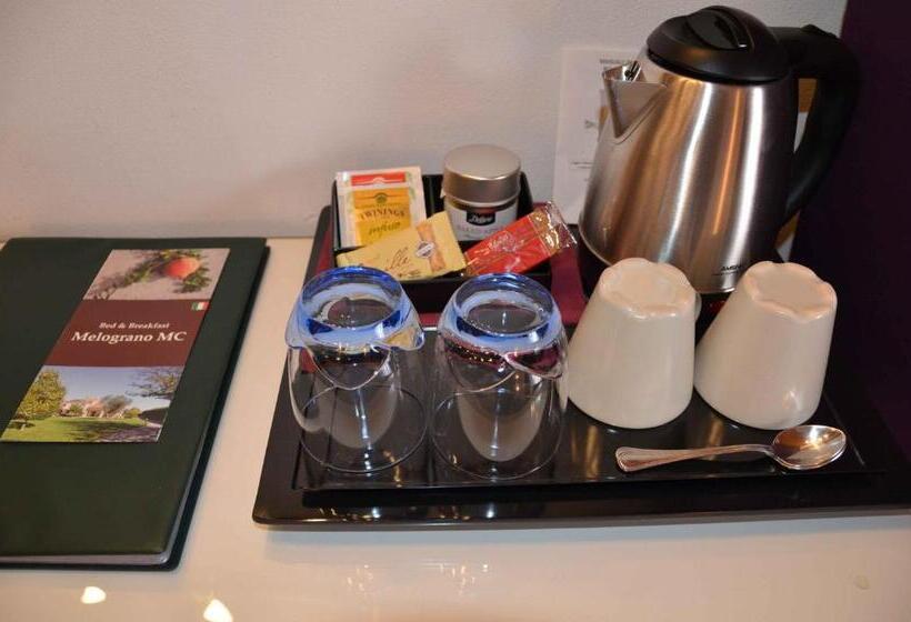 חדר סטנדרט לארבעה, B&b Melograno Mc
