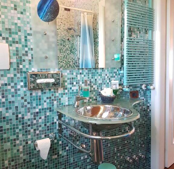 חדר סטנדרט לארבעה, B&b Melograno Mc