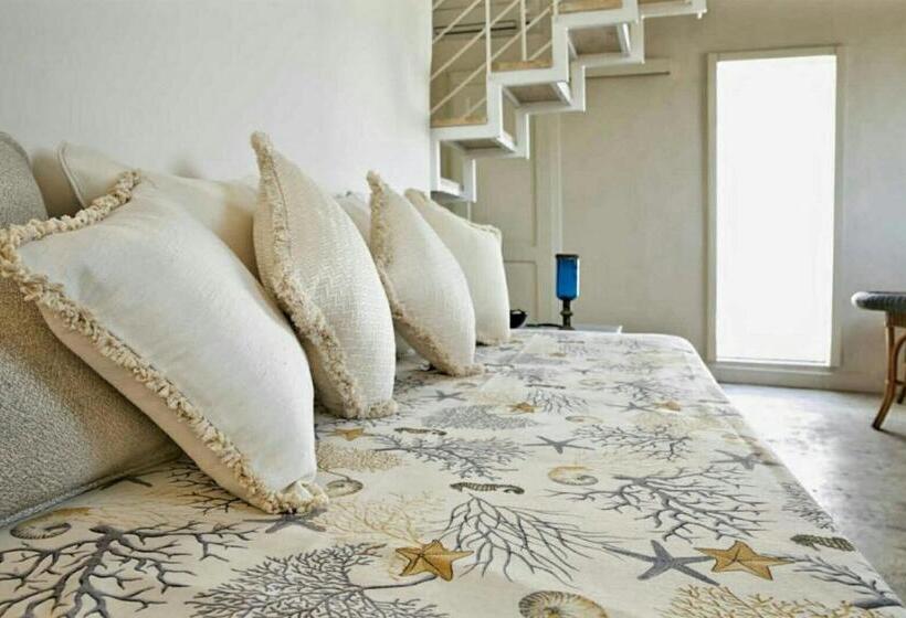 Трехместный Номер Стандарт с Балконом, Domus Dejana