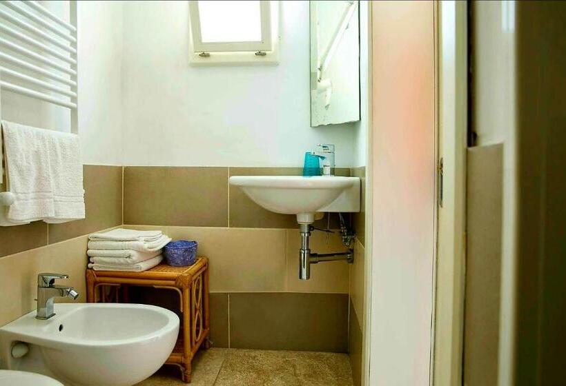 Трехместный Номер Стандарт с Балконом, Domus Dejana