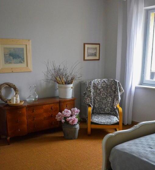 شقة غرفة واحدة, Tenuta Ajrale