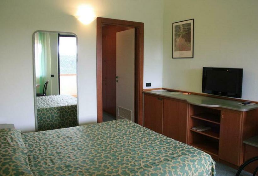 اتاق استاندارد سه نفره, Dealuna Motel