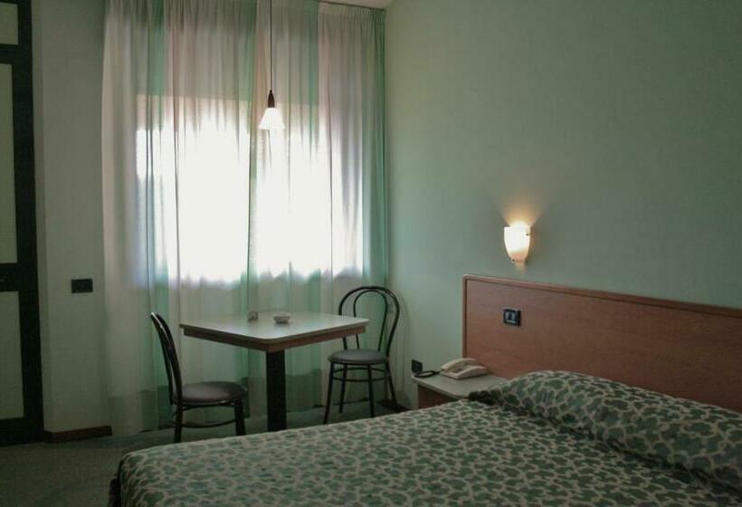 חדר סטנדרט לשלושה, Dealuna Motel
