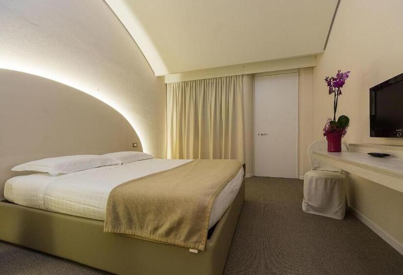 חדר דלוקס, Dealuna Motel