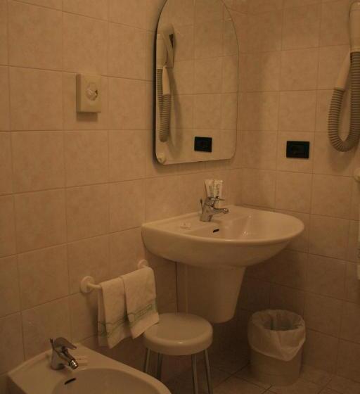 חדר בסיסי, Dealuna Motel