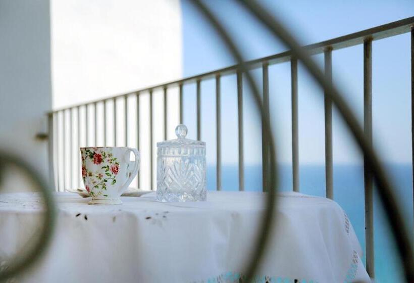 سوییت جونیور با چشمانداز دریا, Gli Orti Di Malva B&b