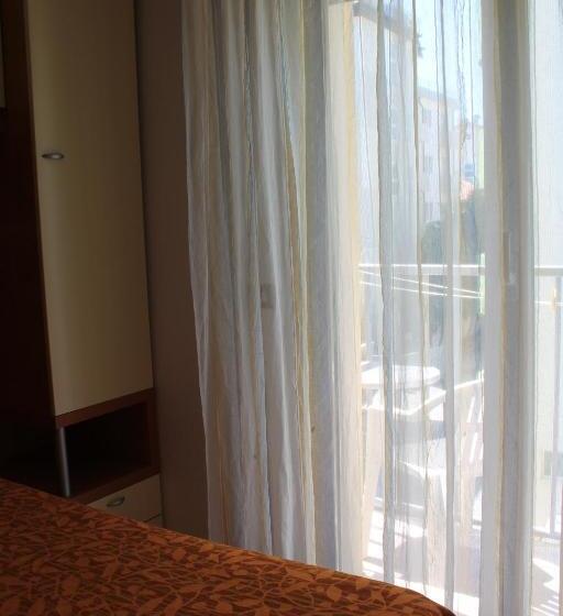 スタンダードルーム, Kennedy