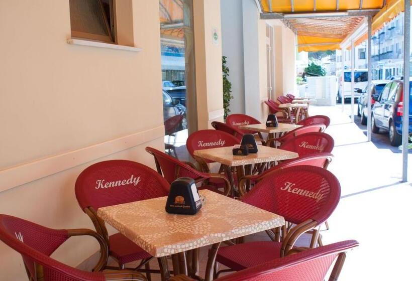 スタンダードルーム, Kennedy