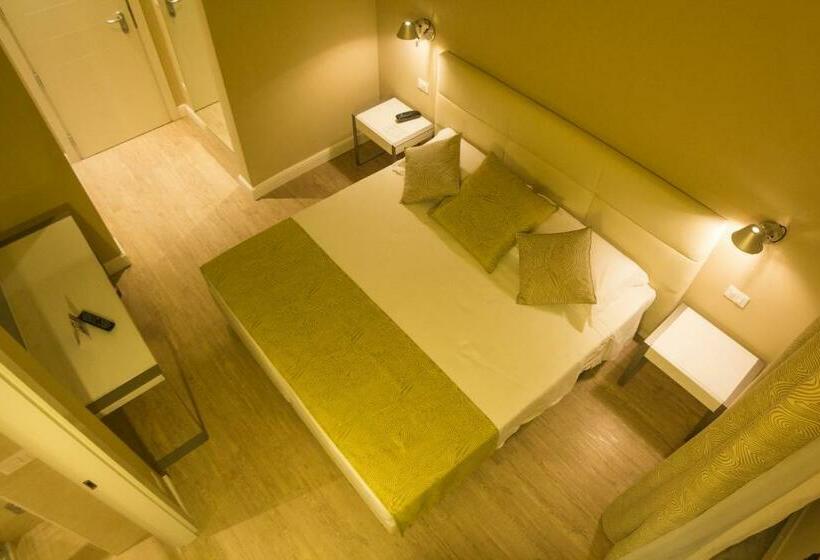 اتاق راحتی, Universal