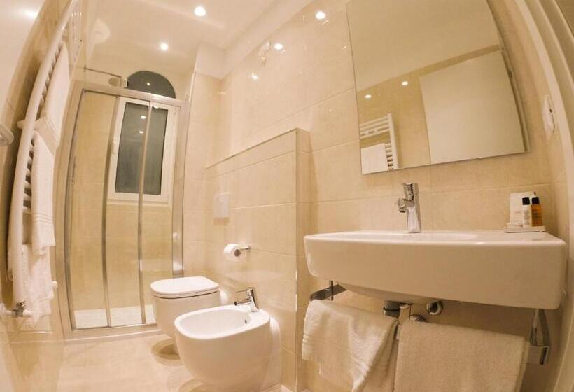 سوییت جونیور با چشمانداز دریا, Universal