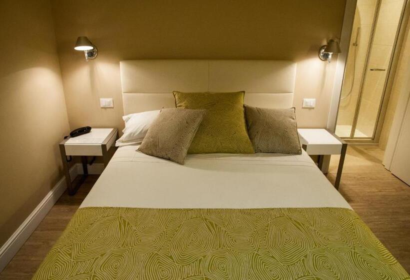 اتاق اکونومی, Universal