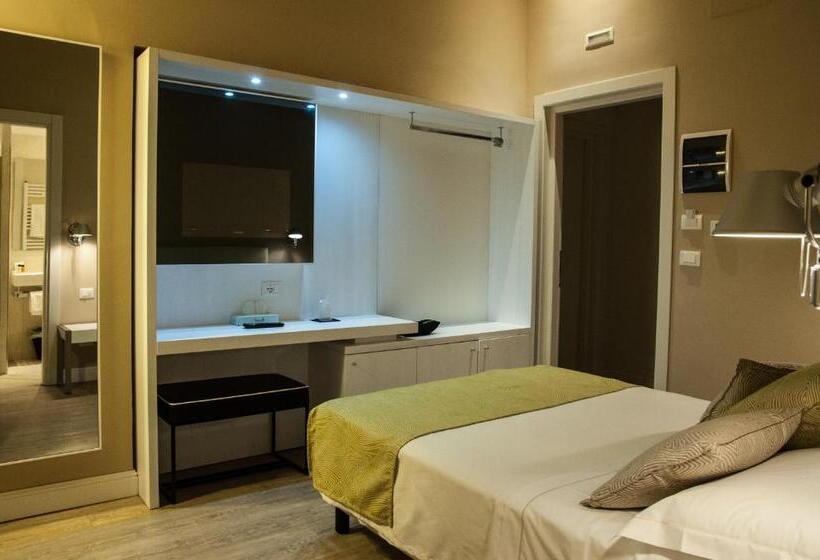 اتاق اکونومی, Universal