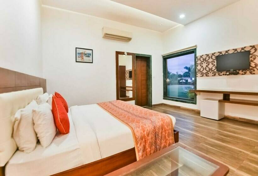 Номер Deluxe, The Elegance Resort