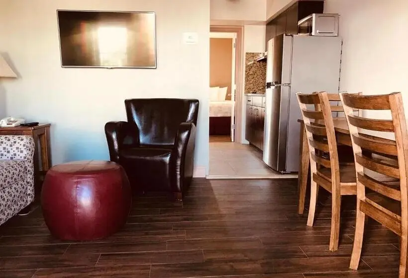 プールビュースイート, Ala Moana Motel