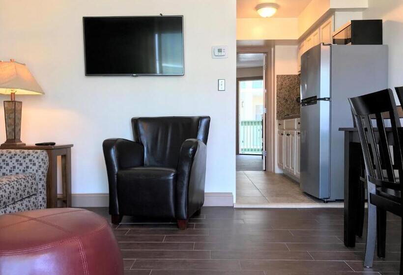 2 Bedroom Suite with Balcony, Ala Moana Motel