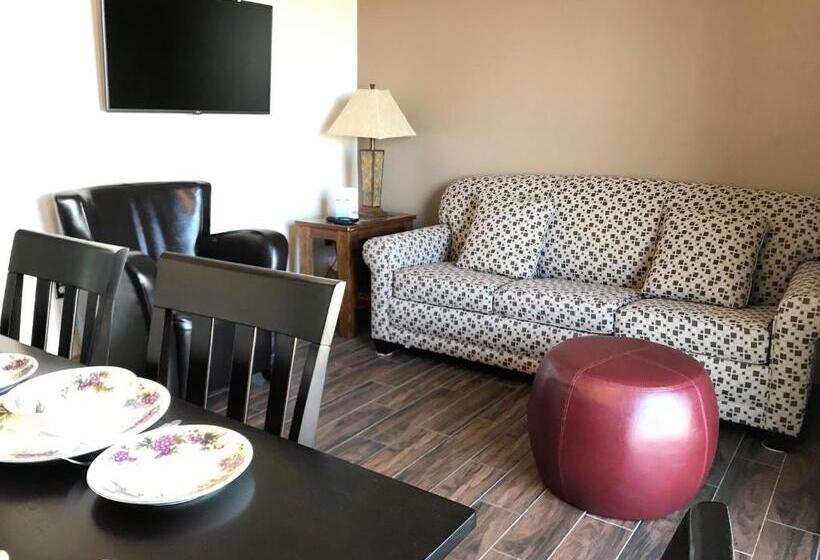 2 Bedroom Suite with Balcony, Ala Moana Motel