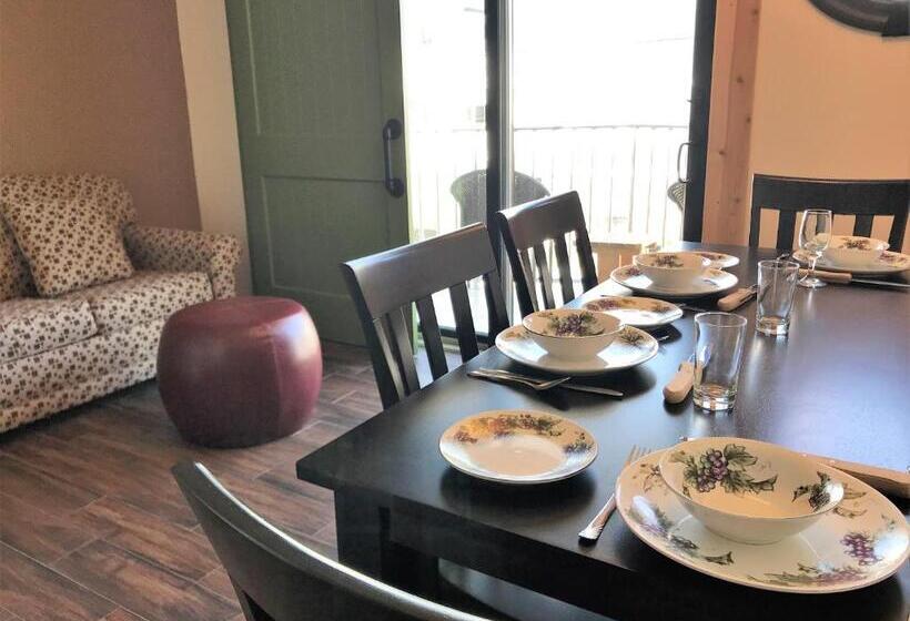 2 Bedroom Suite with Balcony, Ala Moana Motel