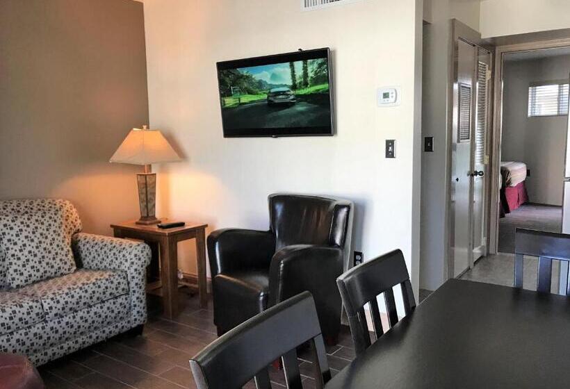 2 Bedroom Suite with Balcony, Ala Moana Motel