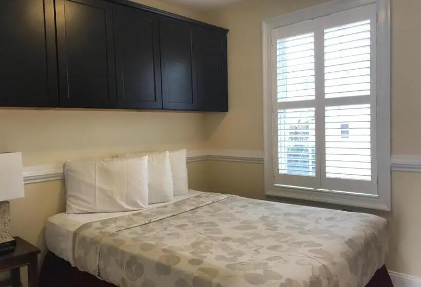 デラックスバンガロー, Ala Moana Motel
