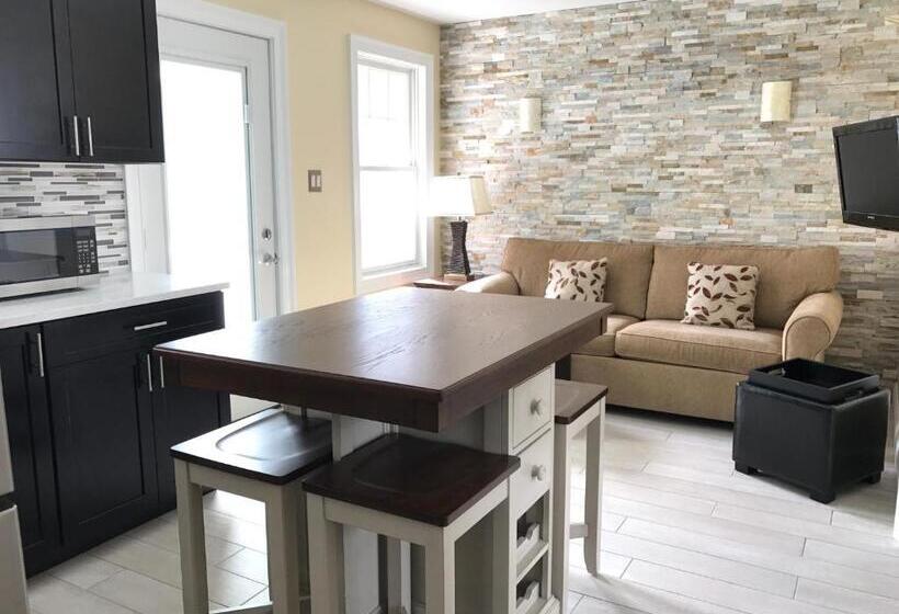 디럭스 방갈로, Ala Moana Motel