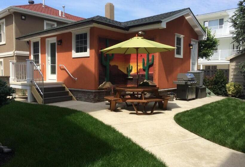 디럭스 방갈로, Ala Moana Motel