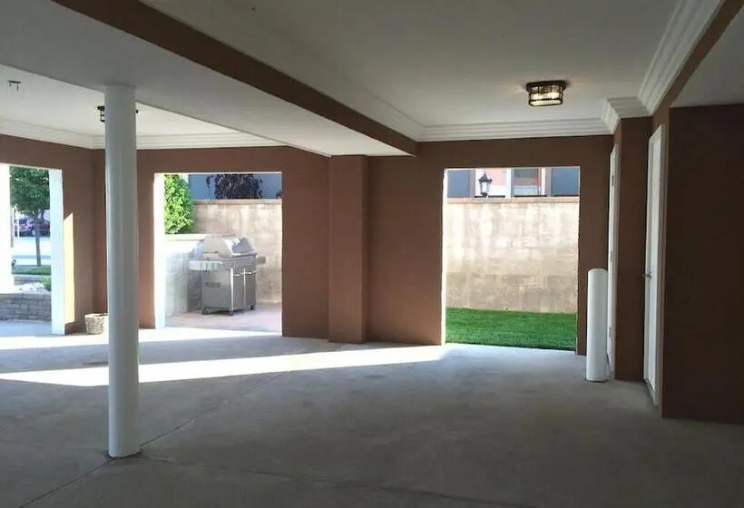 ２ベッドルームアパートメント, Ala Moana Motel