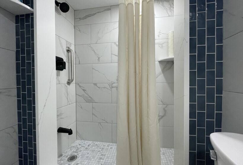 패밀리 스위트, Ala Moana Motel