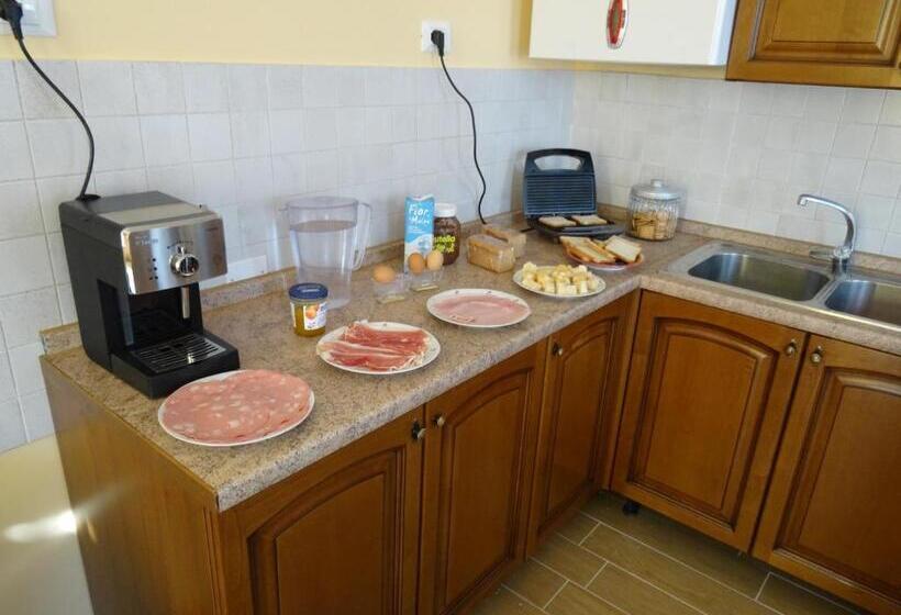 חדר סטנדרט לשלושה עם נוף לגינה, B&b Giardino Di Ro