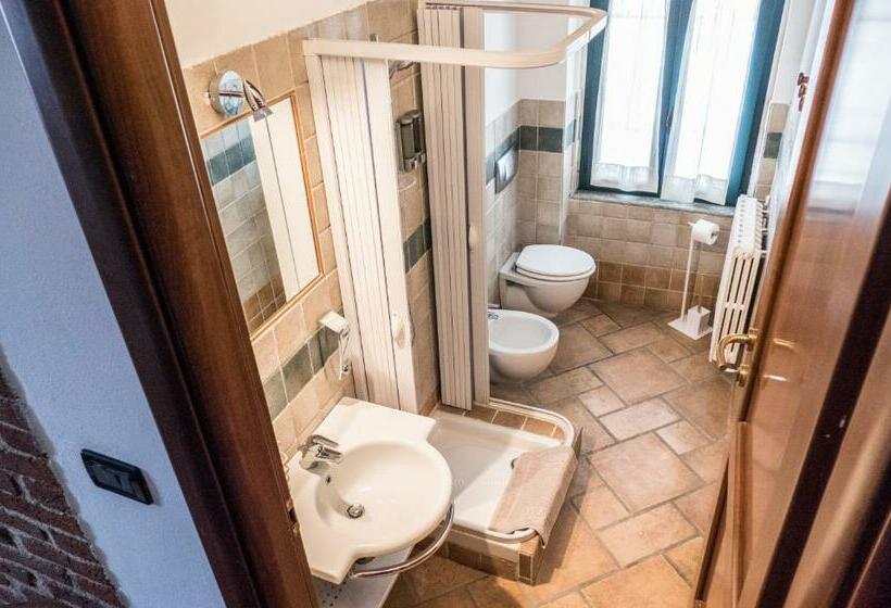 חדר משפחתי, B&b I Tre Gadan