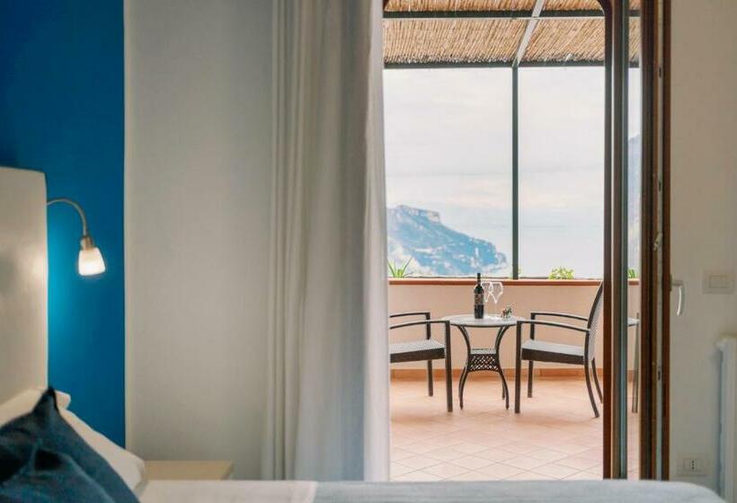 חדר סופריור עם טרסה, A Due Passi