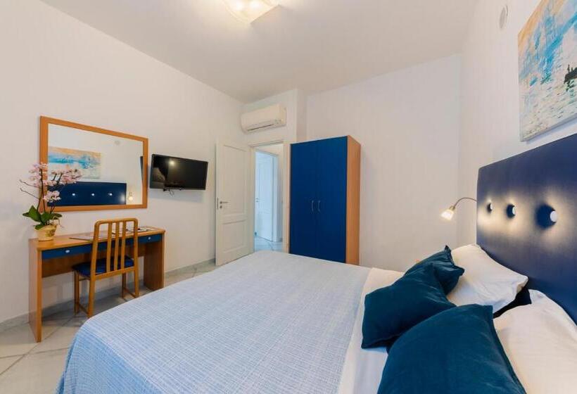 סטודיו סטנדרטי נוף לים, A Due Passi