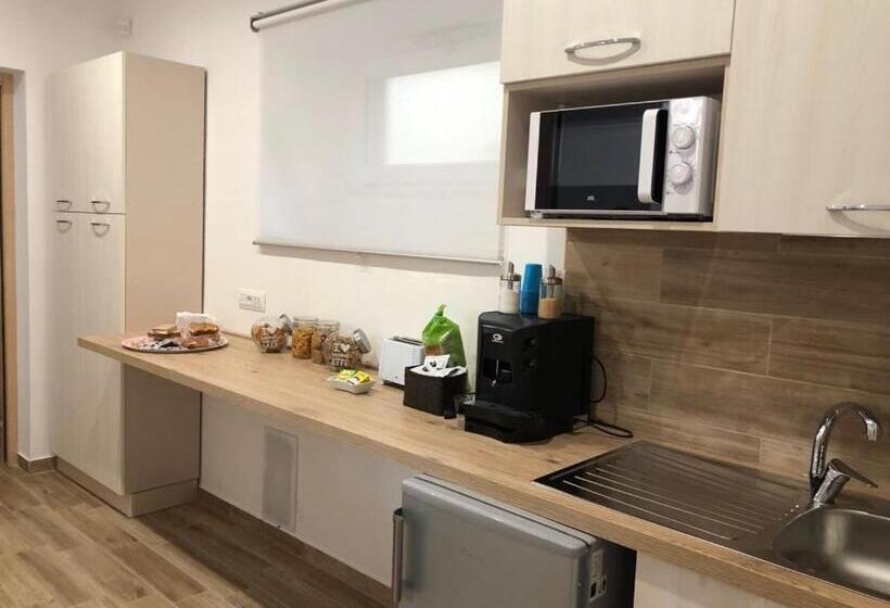 اتاق استاندارد سه نفره, Arco Dolce Arco