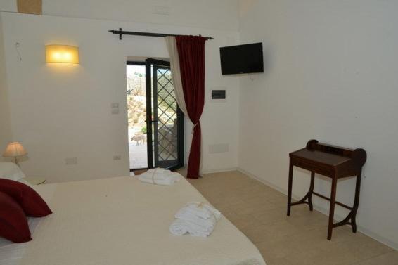 חדר סטנדרט לשלושה עם נוף לגינה, Masseria Palane