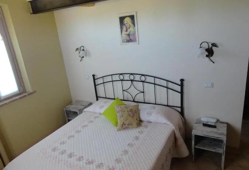 Deluxe Kolmen Hengen Huone, Villa Marietta Country House   Marche