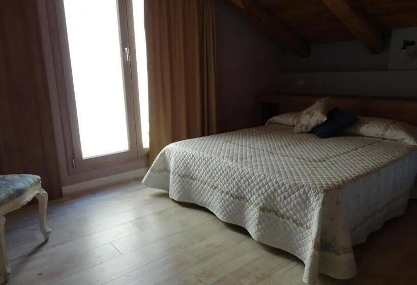 Deluxe Kolmen Hengen Huone, Villa Marietta Country House   Marche
