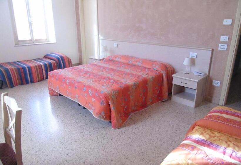 4인용 스탠다드 룸, Albergo Grifone 1891