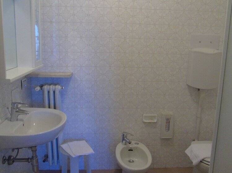 스탠다드 트리플 룸, Albergo Grifone 1891