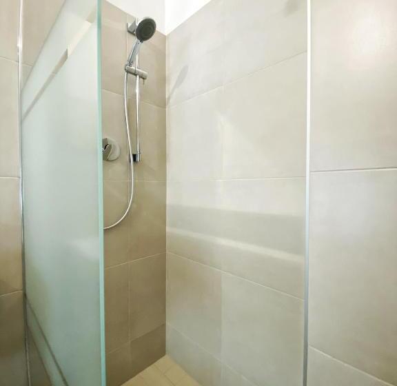 4인용 스탠다드 룸, Dinarica