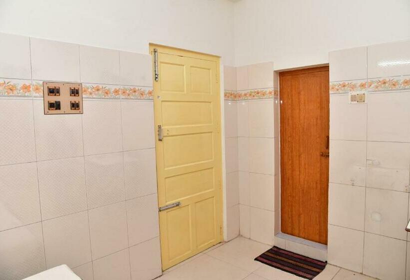 Номер Economy, Ganesh Lodge