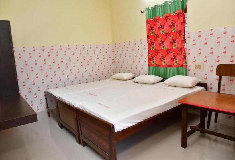 Трехместный Номер Базовый, Ganesh Lodge