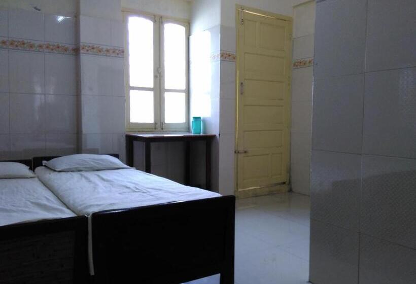 Трехместный Номер Базовый, Ganesh Lodge