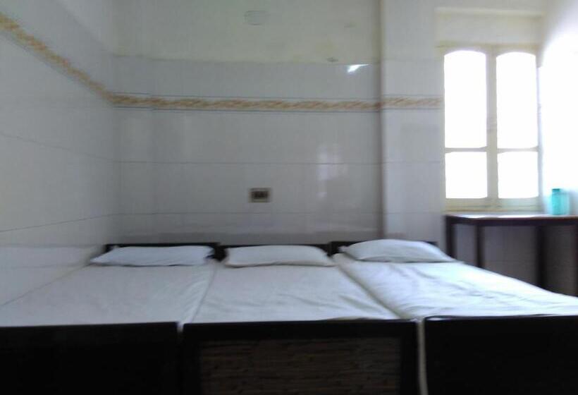 Номер Стандарт Трехместный, Ganesh Lodge