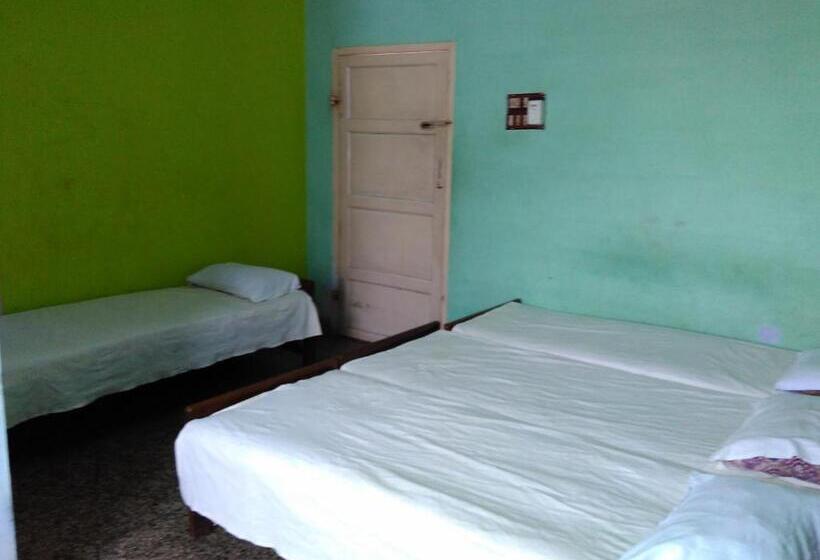 Семейный Номер, Ganesh Lodge