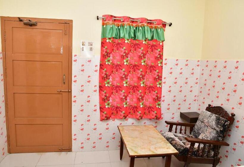 Трехместный Номер Классика, Ganesh Lodge