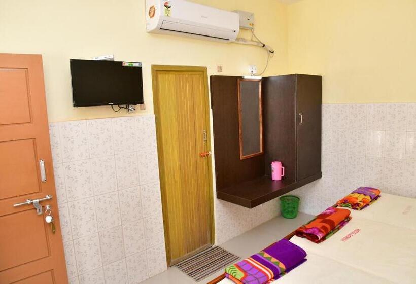 Трехместный Номер Классика, Ganesh Lodge