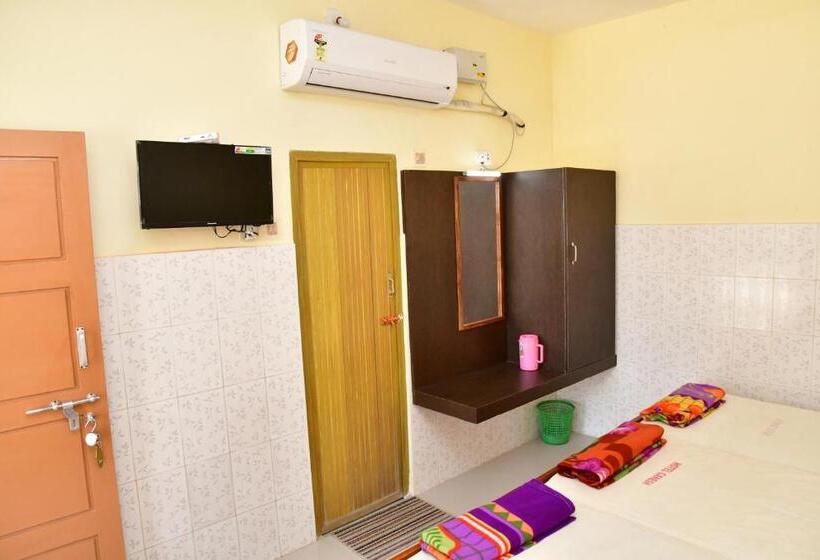 Трехместный Номер Классика, Ganesh Lodge