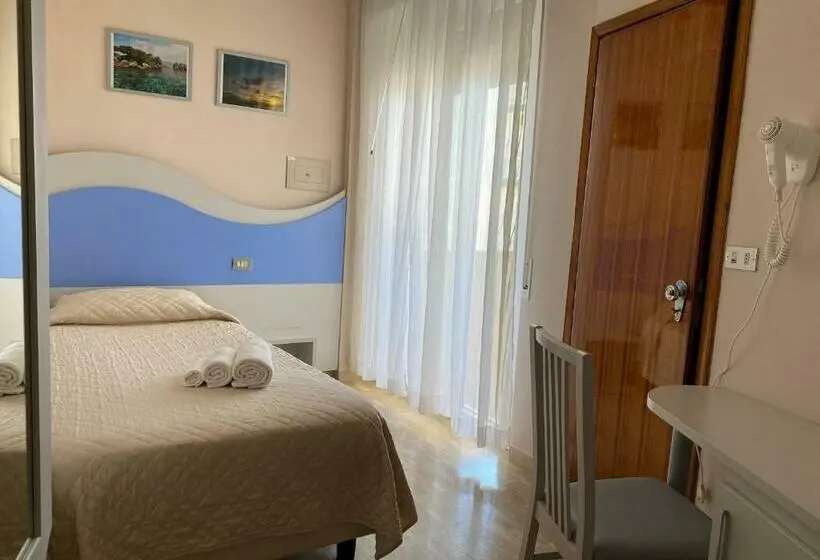 اتاق استاندارد یک تخته با بالکن, Moderno Bed & Breakfast
