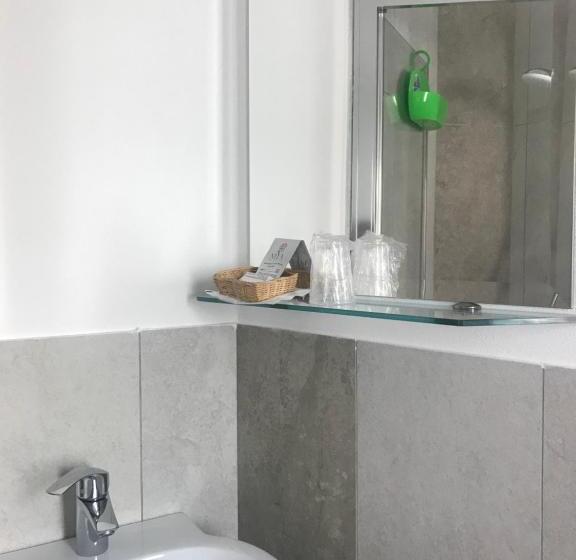 اتاق استاندارد یک تخته با بالکن, Moderno Bed & Breakfast