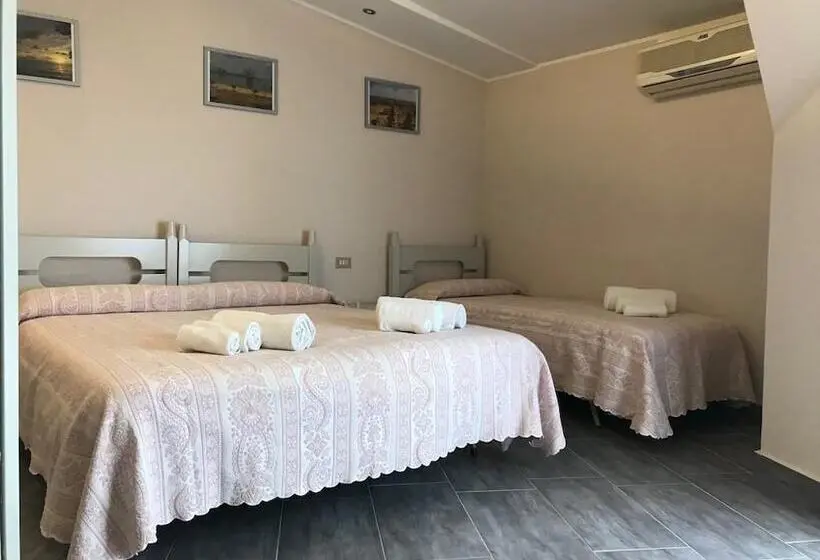Economy Triple Room, Moderno Bed & Breakfast