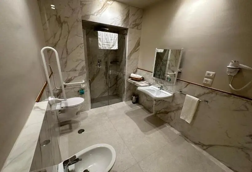 Standard-invahuone, Palazzo Bonomi